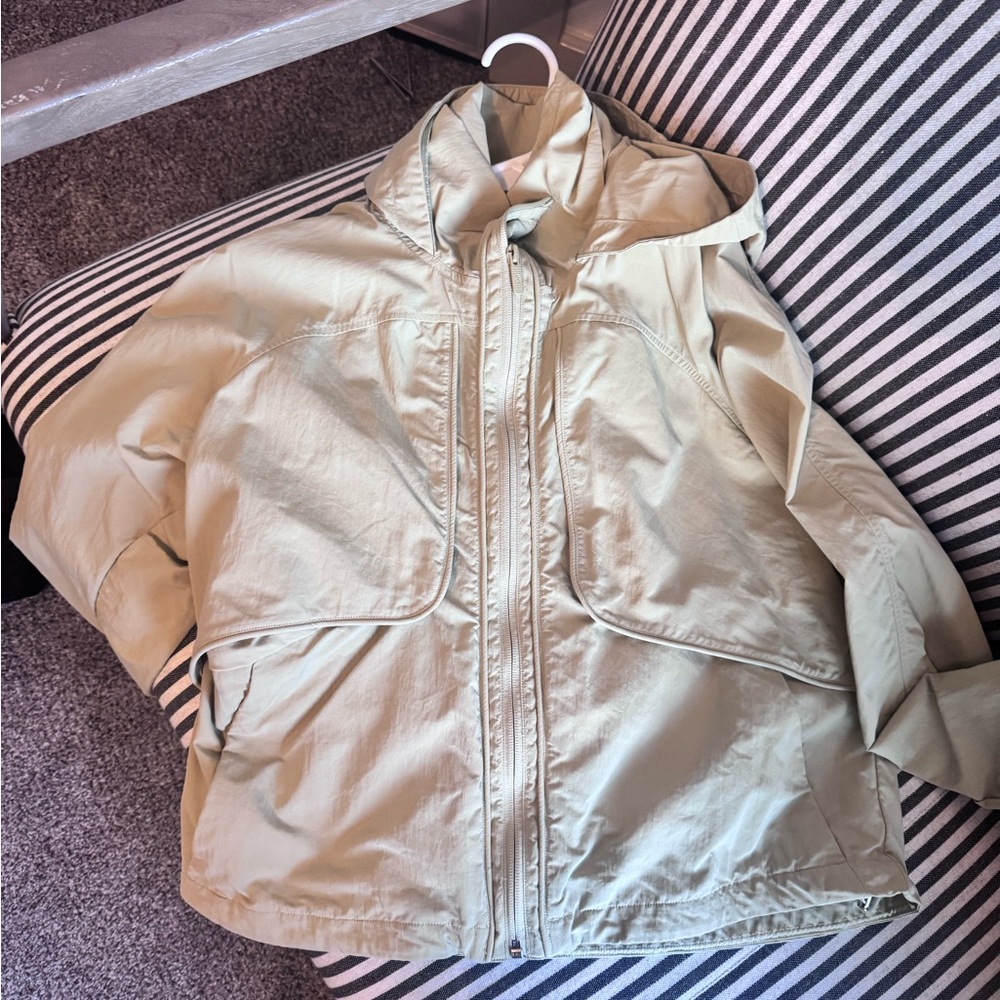 Lululemon Athletica mint green medium effortless jacket
